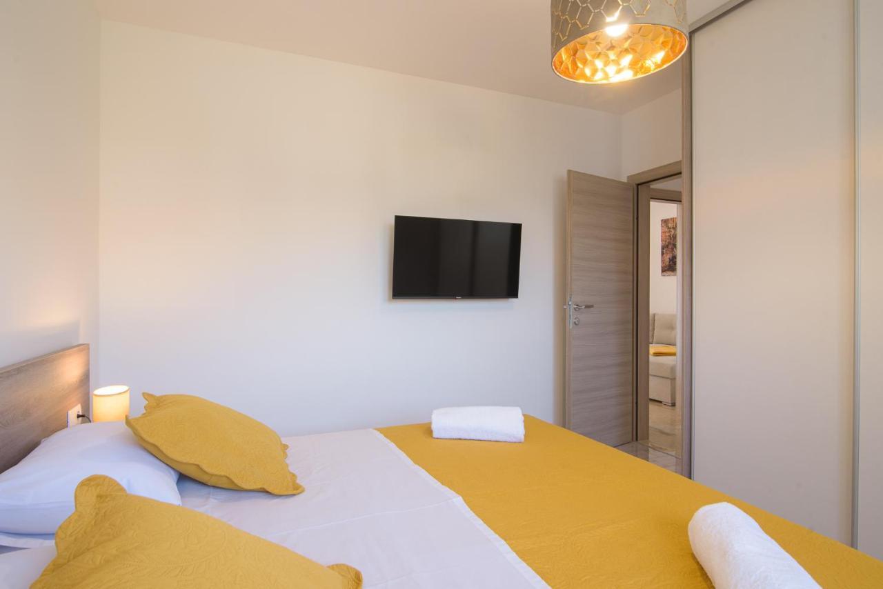 Villa Barbara & Zoran With Heated Swimming Pool Seget Vranjica Luaran gambar