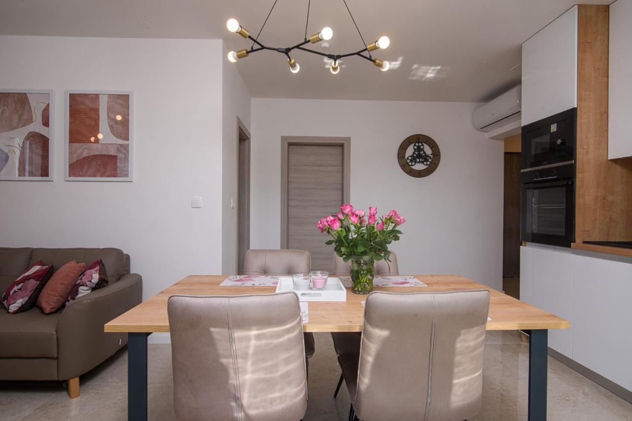 Villa Barbara & Zoran With Heated Swimming Pool Seget Vranjica Luaran gambar